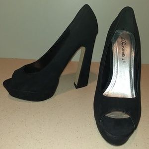Breckelle's black suede open toe heels size 7
